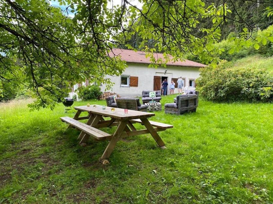 Ferme De Chenezeau - 15 Personnes , 7 Chambres Gérardmer Dış mekan fotoğraf